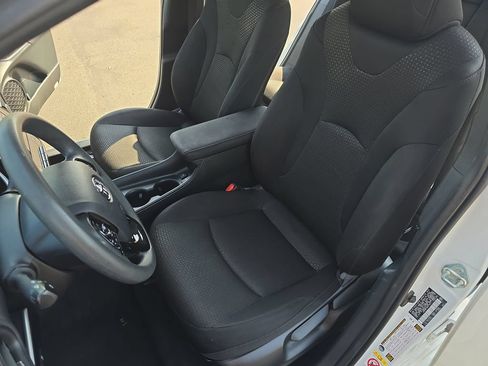 Used 2022 Toyota Prius LE FWD image 16
