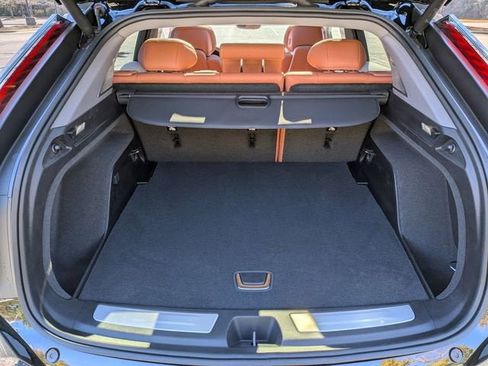 New 2026 Cadillac Optiq Luxury 2 image 30