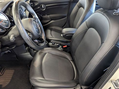 Used 2020 MINI Cooper 4-Door Hardtop w/ Storage Package image 5