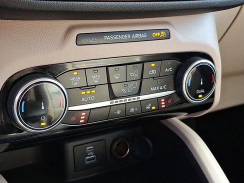 Used 2022 Ford Escape SEL image 17