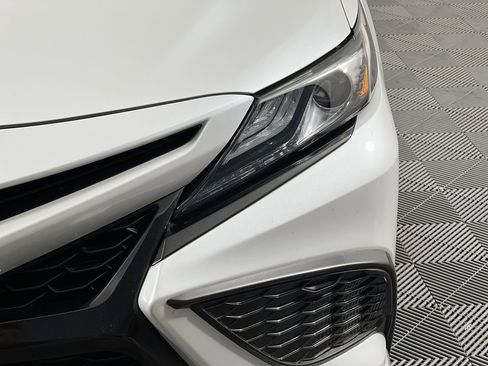 Used 2021 Toyota Camry XSE image 9