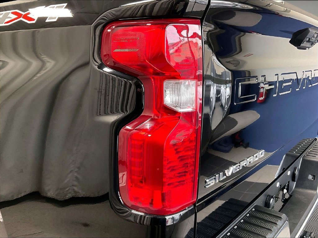 Used 2024 Chevrolet Silverado 1500 LT AWD/4WD image 34