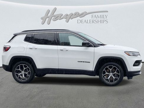 Certified 2024 Jeep Compass Limited image 2