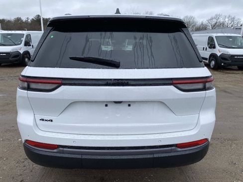 New 2026 Jeep Grand Cherokee Altitude image 4