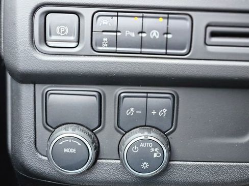 Used 2024 Chevrolet Suburban LT RWD image 20