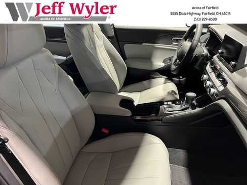 New 2025 Acura Integra image 28