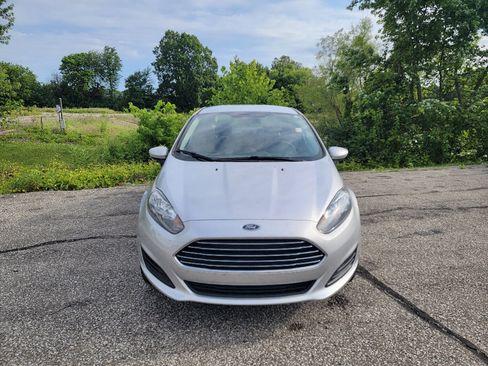 Used 2019 Ford Fiesta SE FWD image 2