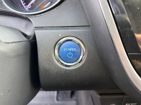 Certified 2020 Toyota Camry LE image 23