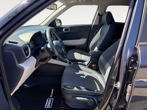 Certified 2023 Hyundai Venue Limited FWD image 10