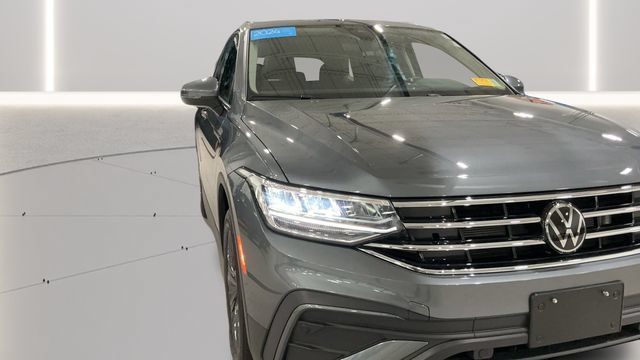 Used 2024 Volkswagen Tiguan SE w/ Panoramic Sunroof Package AWD/4WD image 31