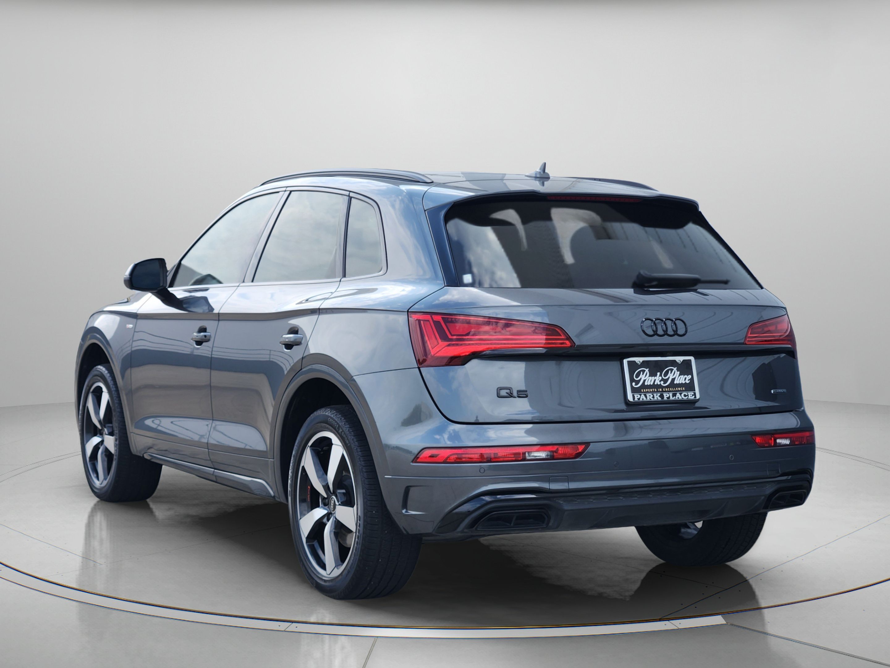 Used 2023 Audi Q5 2.0T Premium Plus w/ Premium Plus Package AWD/4WD image 3