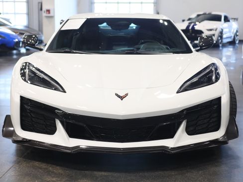 Used 2024 Chevrolet Corvette Z06 w/ Z07 Performance Package RWD image 2