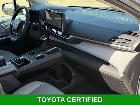 Certified 2026 Toyota Sienna XLE FWD image 23