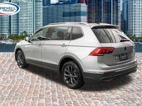 Used 2022 Volkswagen Tiguan SE FWD image 5