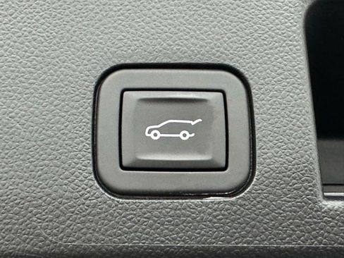 Used 2025 Chevrolet Equinox ACTIV w/ Safety and Technology Package image 12