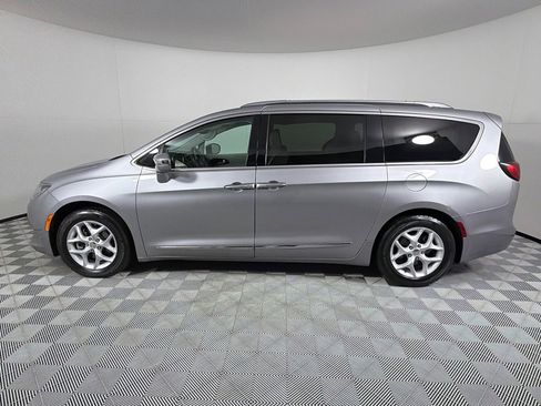 Used 2017 Chrysler Pacifica Limited FWD image 8