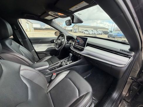 Used 2024 Jeep Compass Limited image 10