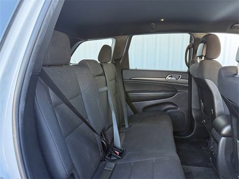 Used 2018 Jeep Grand Cherokee Laredo image 27