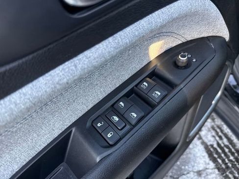 Used 2022 Jeep Compass Latitude w/ Sun and Sound Group image 10