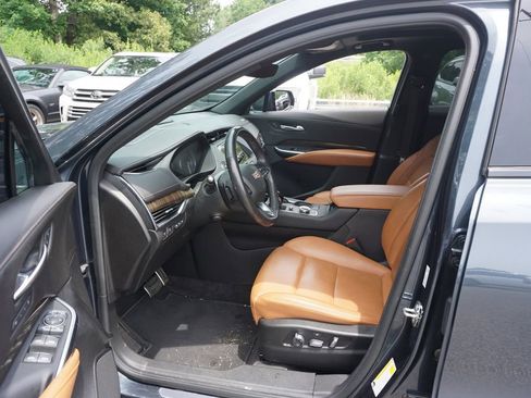 Used 2021 Cadillac XT4 Sport FWD image 2