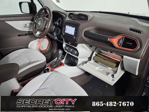 Used 2015 Jeep Renegade Latitude image 30