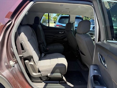 Used 2021 Chevrolet Traverse LT image 37
