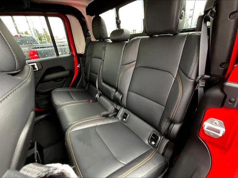 New 2025 Jeep Gladiator Sport image 10