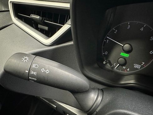 Used 2025 Toyota Corolla LE image 20