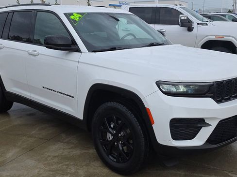 Certified 2024 Jeep Grand Cherokee Altitude AWD/4WD image 7