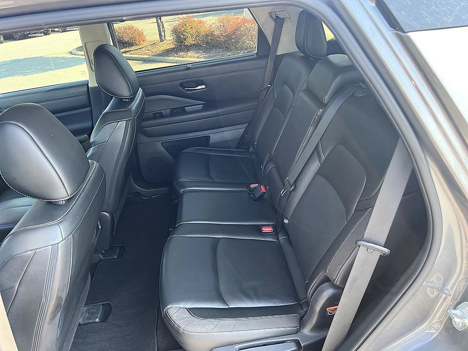 Used 2023 Nissan Pathfinder SL AWD/4WD image 14