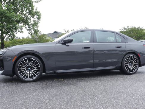 New 2026 BMW 740i w/ Premium Package RWD image 1