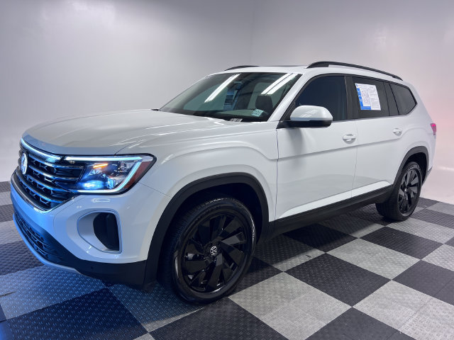 Certified 2026 Volkswagen Atlas SE FWD image 3