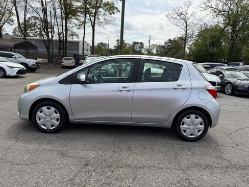 Used 2012 Toyota Yaris L image 9