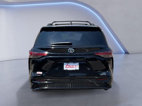 Used 2024 Toyota Sienna XSE w/ XSE Plus Package AWD/4WD image 4