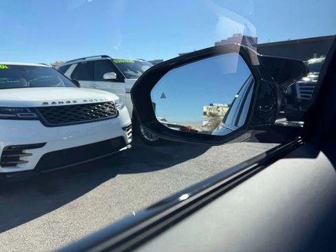 Used 2025 BMW M5 w/ Carbon Package image 24