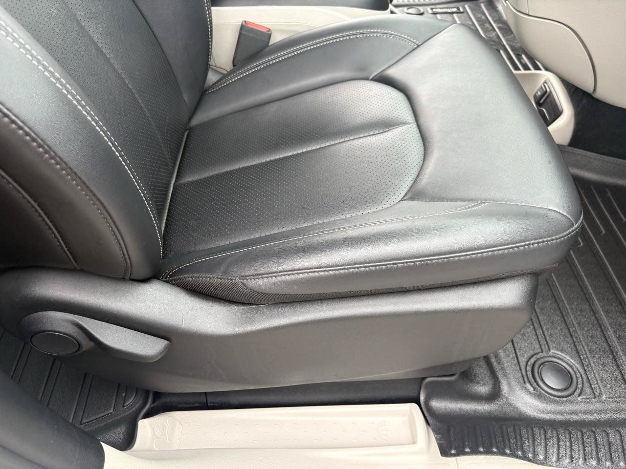 Used 2024 Chrysler Pacifica Limited FWD image 44
