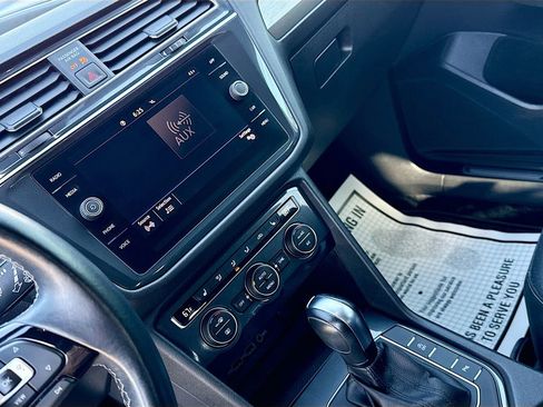 Used 2020 Volkswagen Tiguan SE R-Line image 27