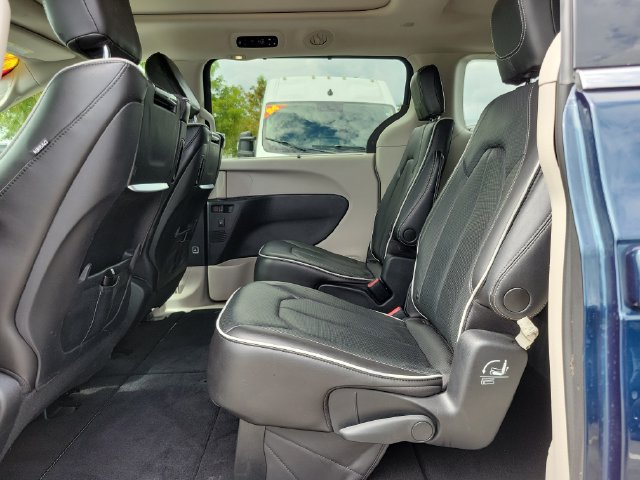 Used 2022 Chrysler Pacifica Limited w/ Uconnect Theater Family Group AWD/4WD image 10