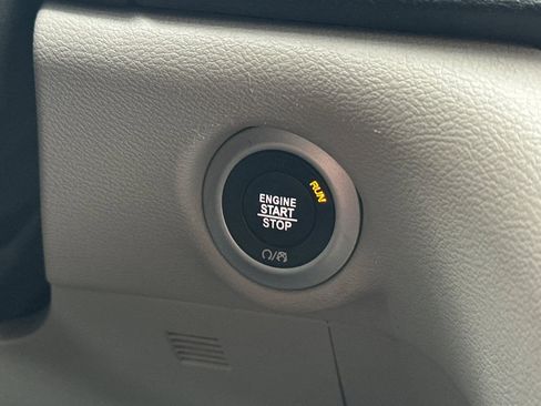 Used 2023 Chrysler Voyager LX image 20