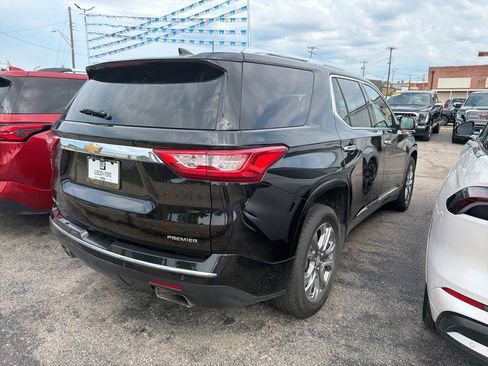 Used 2021 Chevrolet Traverse Premier w/ LPO, Floor Liner Package FWD image 3