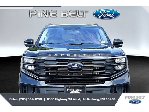 Used 2025 Ford Expedition Active AWD/4WD image 3