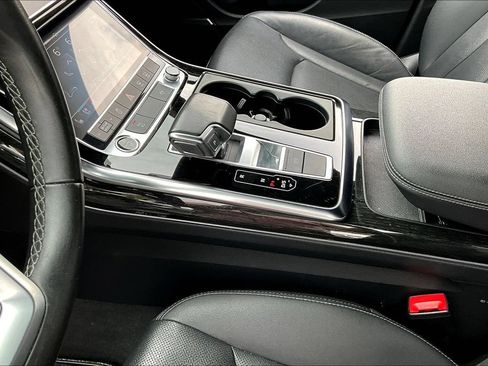 Used 2022 Audi Q8 Premium Plus w/ Premium Plus Package AWD/4WD image 17