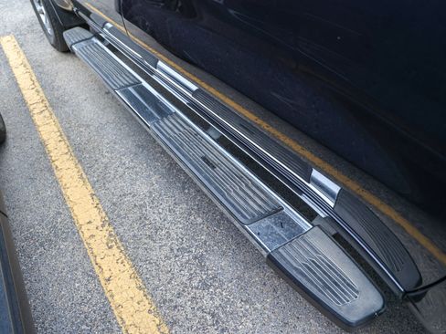 Used 2024 Chevrolet Silverado 1500 LT RWD image 10