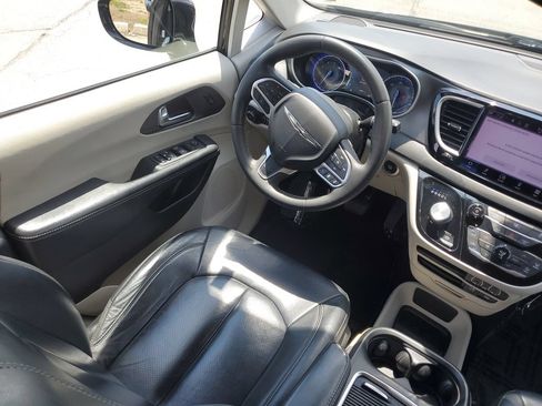 Used 2022 Chrysler Pacifica Touring-L FWD image 19