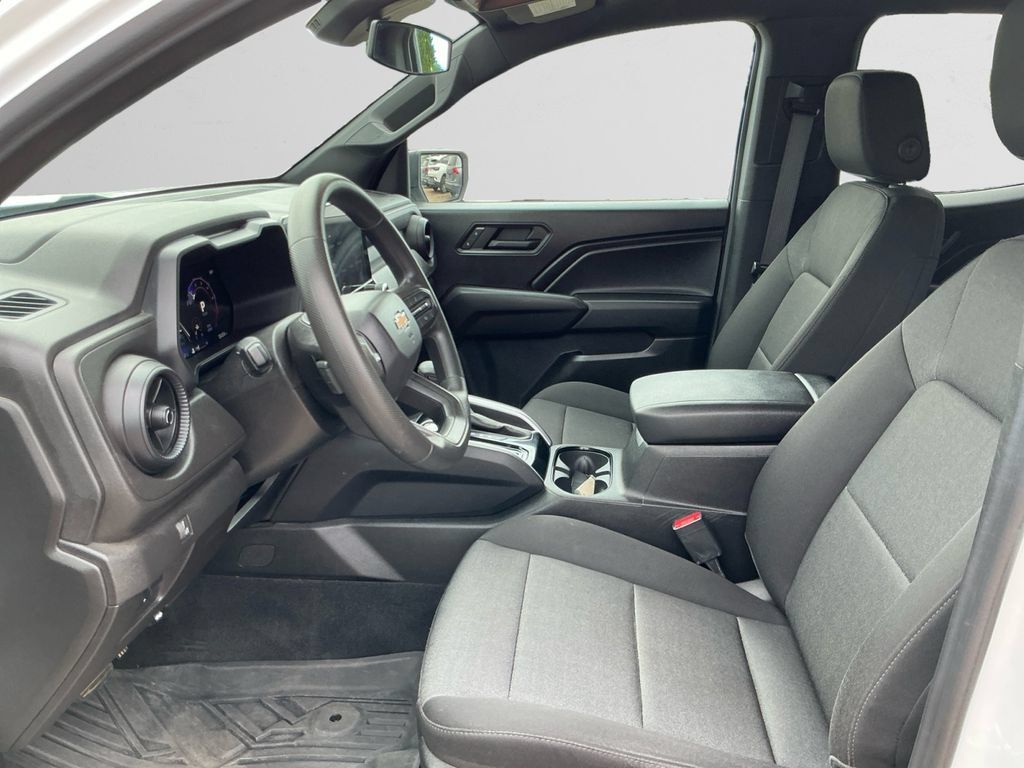 Used 2025 Chevrolet Colorado W/T w/ Advanced Trailering Package AWD/4WD image 9