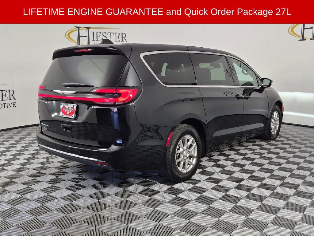 Used 2026 Chrysler Pacifica Select FWD image 4