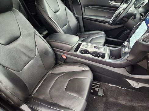 Used 2022 Ford Edge Titanium image 13