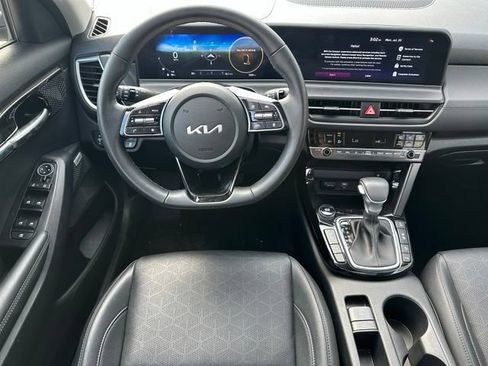 Used 2025 Kia Seltos SX w/ SX Sunroof Package AWD/4WD image 13