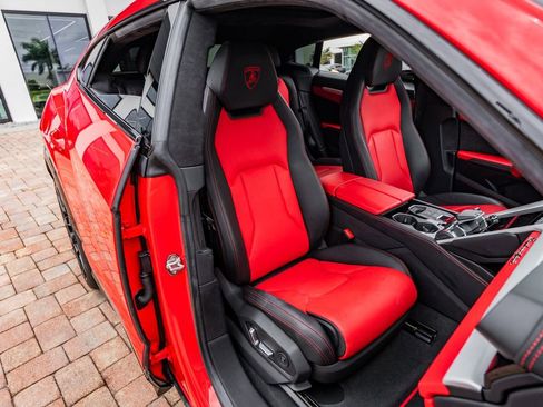 Used 2020 Lamborghini Urus AWD/4WD image 34