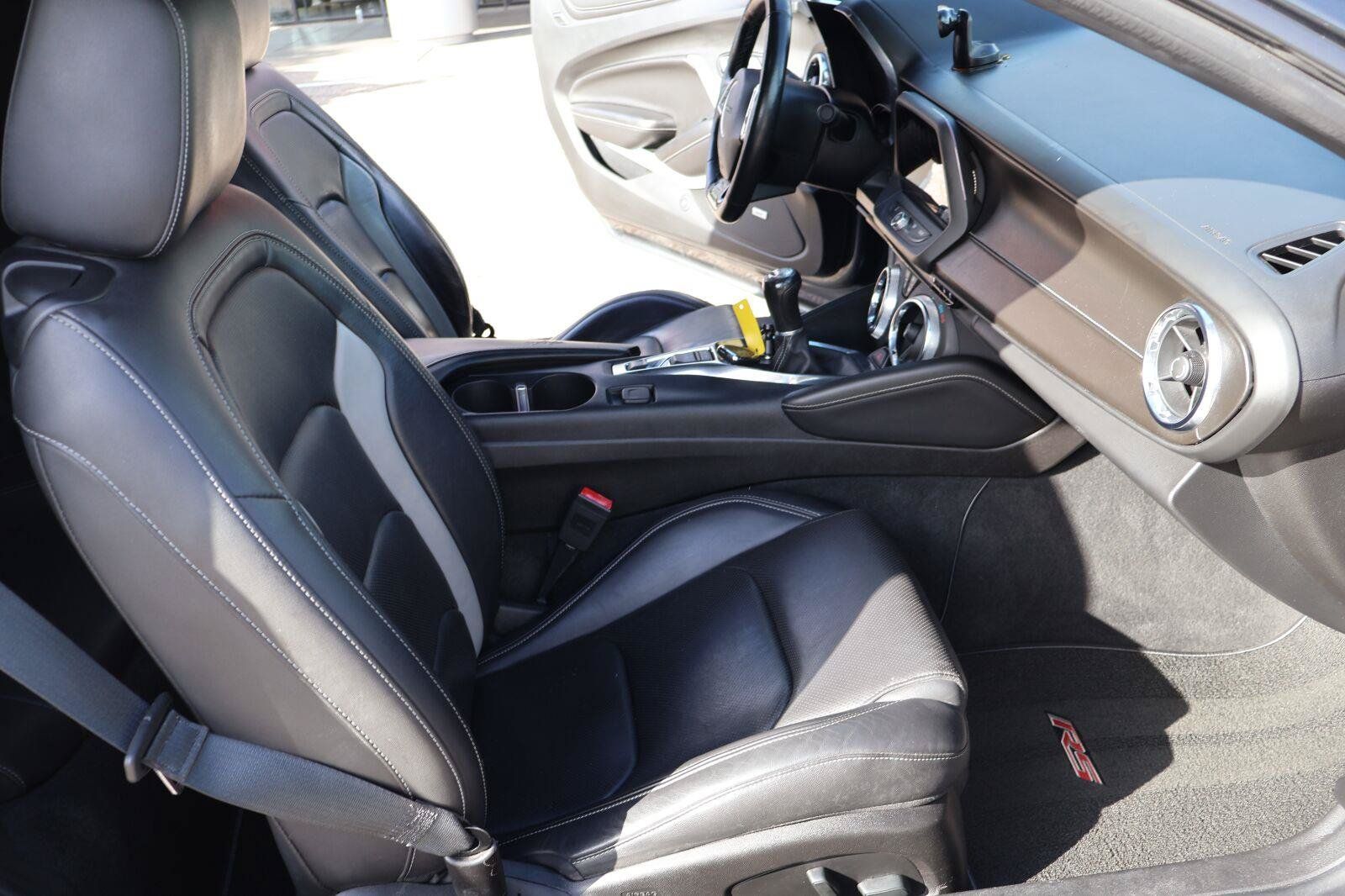 Used 2018 Chevrolet Camaro LT RWD image 13